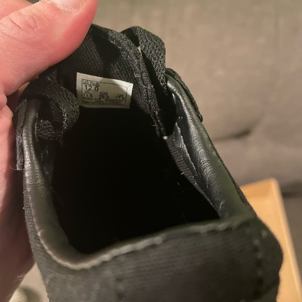 Size 12 girls vans shoes
